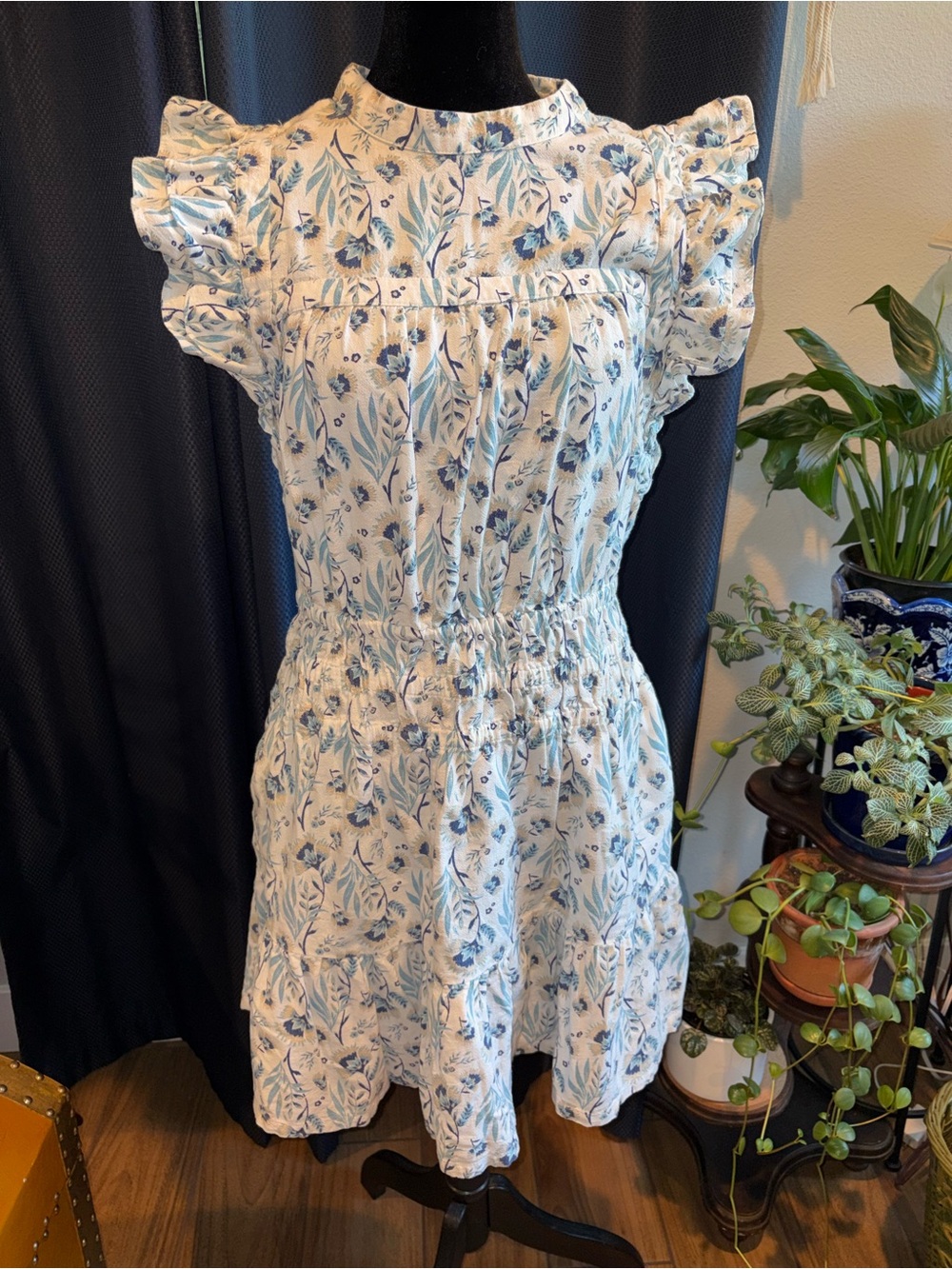 Universal Threads Linen Blend White and Blue Mini Floral Dress